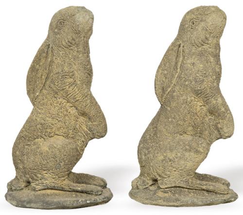 Dos liebres de arenisca para jardín.