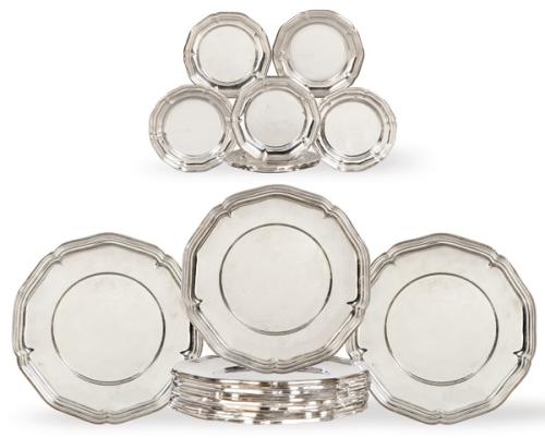  14 bajo platos de metal plateado de borde ondulado y 6  platos de pan de Alpadur con borde ondulado