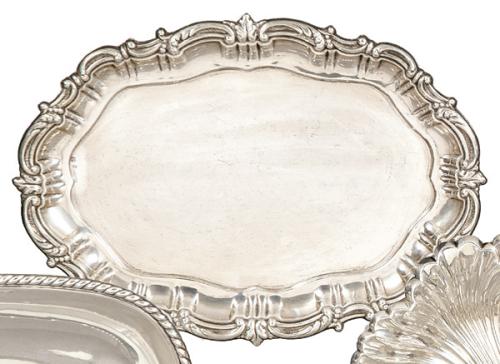  Pequeña bandeja oval de plata española punzonada 1ª Ley de Montejo con marca comercial de J. Pérez Fernández.