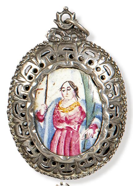  Relicario Plata, s. XVIII. 7,2 x 5 x 1 cm Una de las placas de porcelana tiene una rotura 180-200€