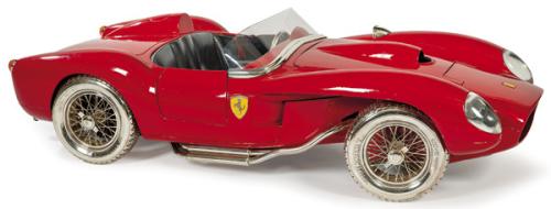  Maqueta-escaparate de Ferrari Testa Rossa modelo de 1958 realizado en plata y fibra de vidrio por Carrera y Carrera con pintura original de Ferrari, ganador del  concurso Europa "Ferrari" de escaparates, presentado por la Joyería Montecarlo en 1984.
