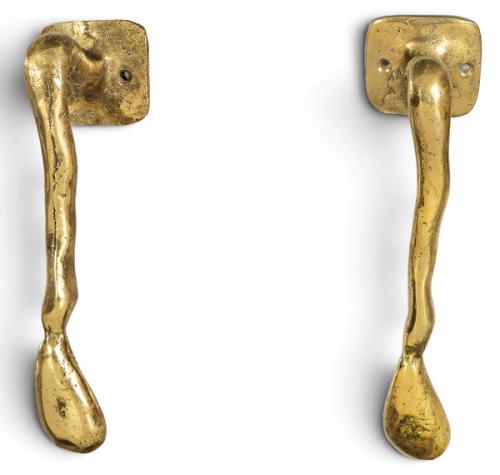  Pareja de grandes tiradores brutalistas en bronce fundido.