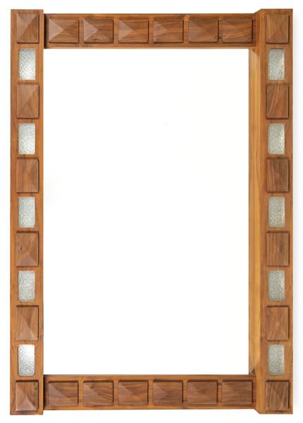  Espejo mural rectangular, compuesto por una luna central plana rodeada por un marco de madera de nogal,