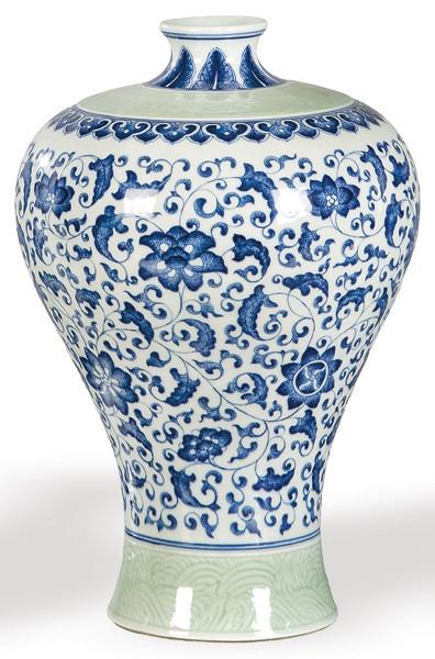  Meiping de porcelana china azul y blanco y celadón con marca de sello apócrifa de Qianlong tercer cuarto S. XX.