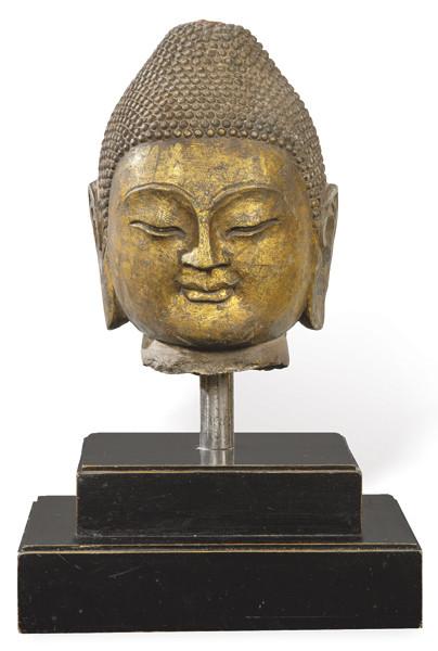  "Cabeza de Buda" en piedra dorada, China Dinastía Qing SS XVIII-XIX.
