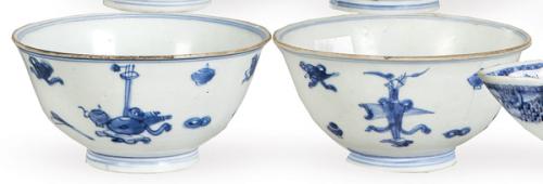  Pareja de cuancos de porcelana china de la Dinastía Ming S. XVII procedentes de un pecio.