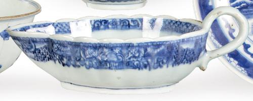  Salsera de porcelana de Compañía de Indias, azul y blanco, Dinastía Qing, época de Qianlong (1736-95).