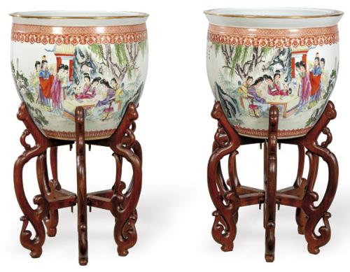  Pareja de maceteros de porcelana china con esmaltes polícromos último tercio S. XX.