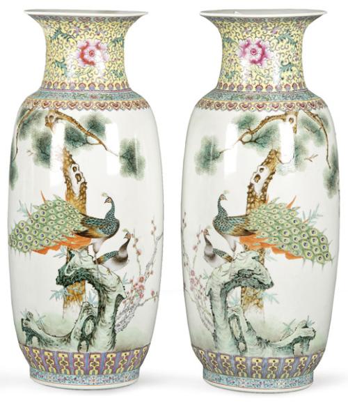  Pareja de jarrones de porcelana china con esmaltes de la Familia Verde h. 1970.
