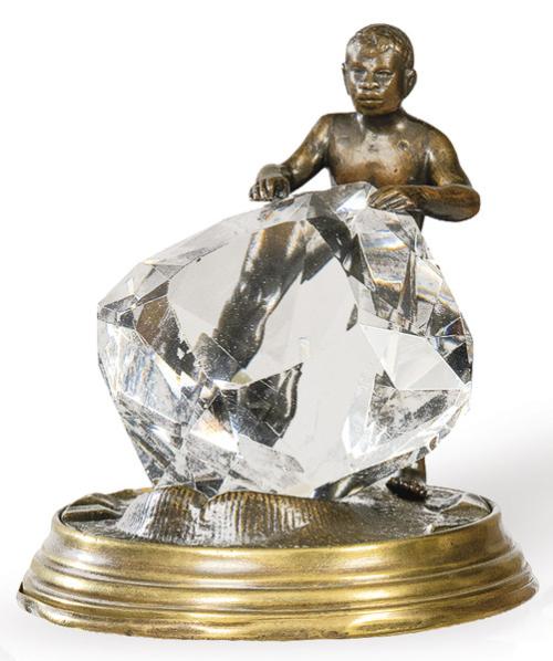  Pequeña escultura niño con diamante